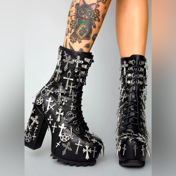 ✨🆕Dolls Kill Shoes!BN!NEVER WORN!Idol Worship Charm Boots Sz 8 SOLD OUT! - Picture 4 of 9